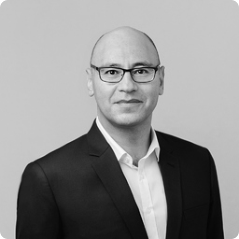 Headshot of Raul Rios.